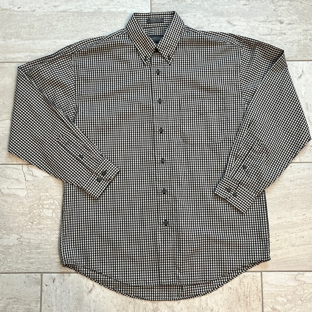 Van Heusen Mens button down shirt size medium